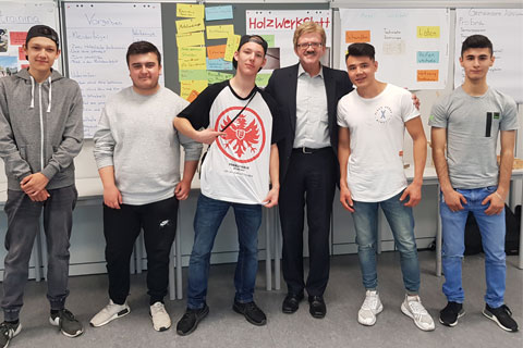 Thomas Mann (EP) mit Schülern