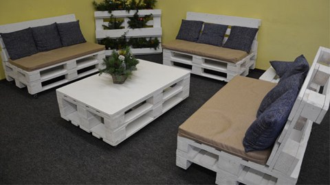 Sitzmöbel aus Holzpaletten