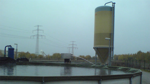Wasserbecken und Silo